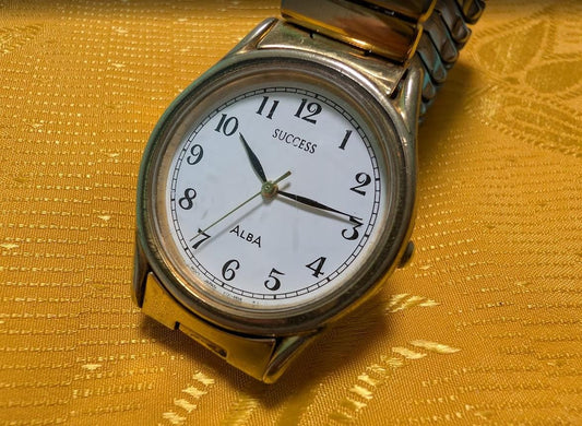 Vintage Pre-Owned Alba Success V721-6A70 Unisex Watch 30mm Japan Quartz Stretch Bracelet Minimalist Retro Working Watch