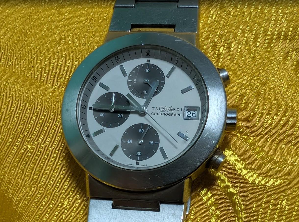 Pre-Owned Rare Trussardi TRD 2075 Chronograph Watch Stainless Steel Mens Watch White Dial Date Watch Designer Watch. case 38mm.NEW Battery