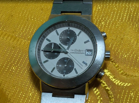 Pre-Owned Rare Trussardi TRD 2075 Chronograph Watch Stainless Steel Mens Watch White Dial Date Watch Designer Watch. case 38mm.NEW Battery