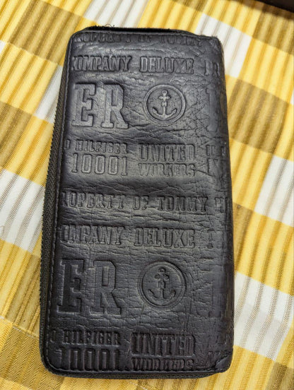 Pre-Owned TOMMY HILFIGER Black Zipper Wallet with BOX