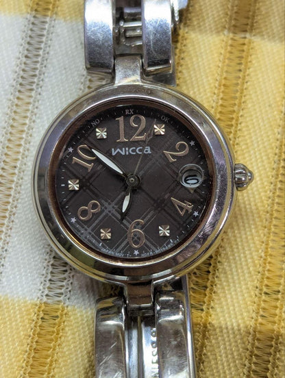 Vintage Pre-Owned Citizen Wicca H0F8 Solar Radio Controlled Women’s Watch Brown Dial Date Stainless Steel Bracelet Japan