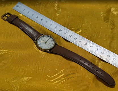 Citizen Club La Mer Quartz Watch 33mm Vintage Pre-Owned Japan White Dial Arabic Numerals Leather Strap Classic Dress Watch