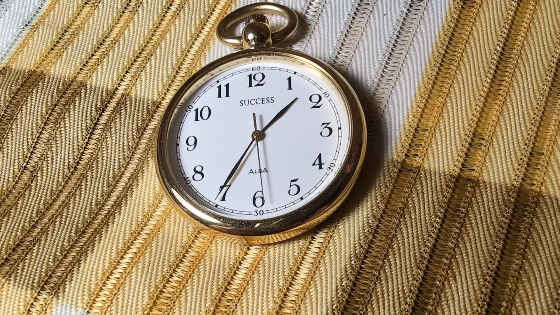 Alba Success V701-0A30 Vintage Watch New Battery Gold Tone