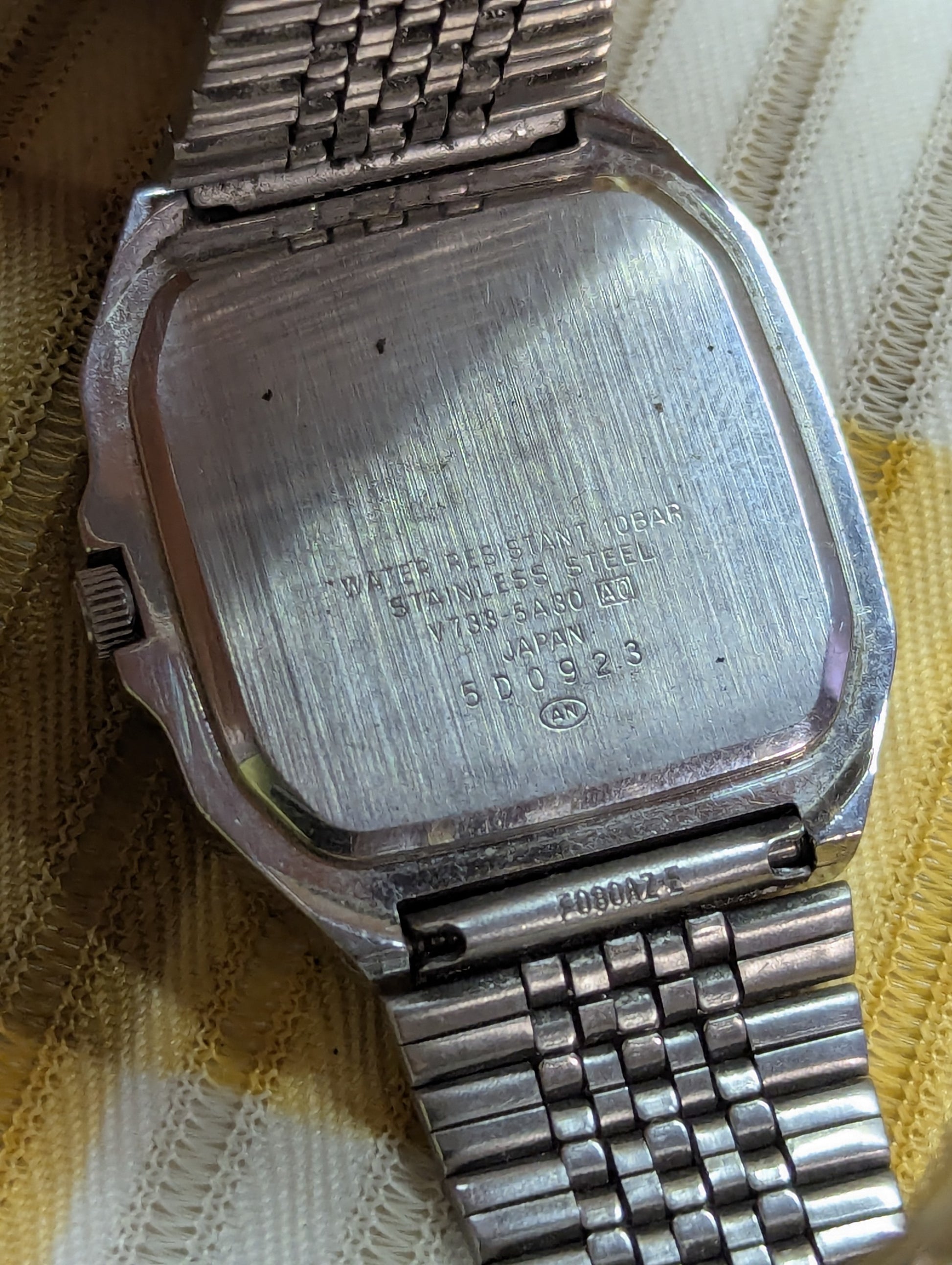 ALBA Quartz Day-Date V733-5A30
