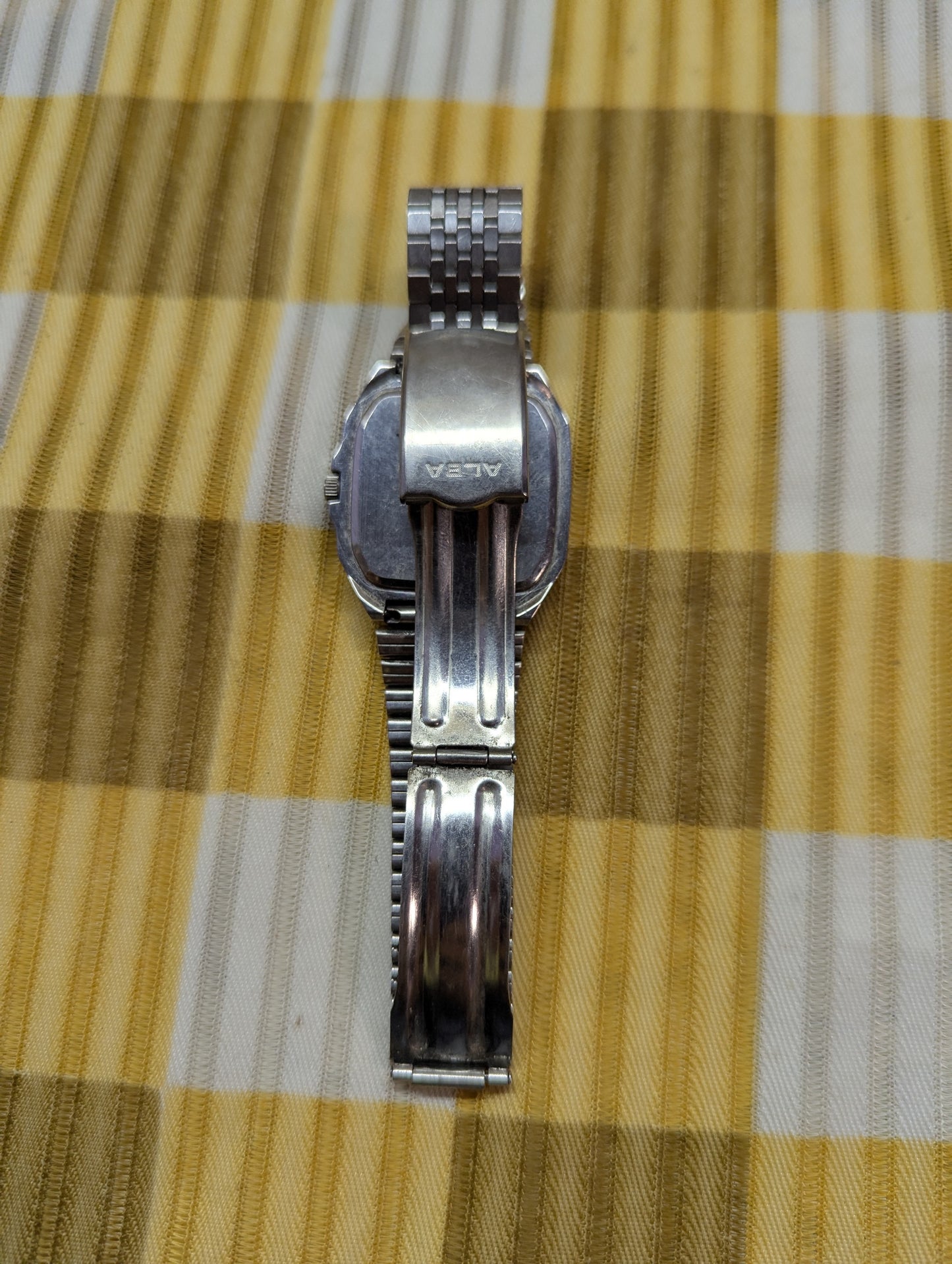 ALBA Quartz Day-Date V733-5A30