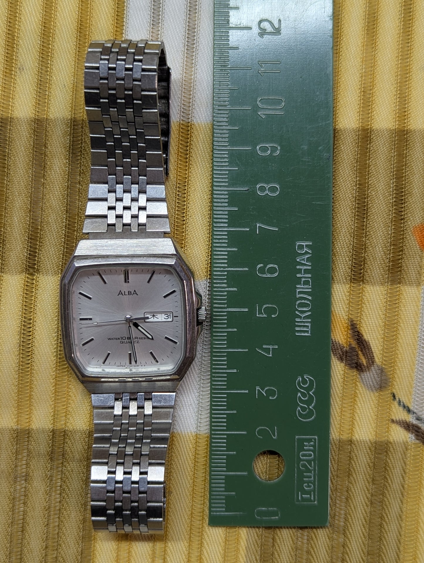 ALBA Quartz Day-Date V733-5A30